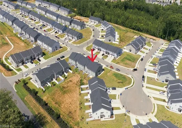 Photo 3 of Single family home for sale at 1262 Evelynnview Ln, Kernersville, NC 27284 | MLS# 1235153 | Listing updated on 2026-09-13