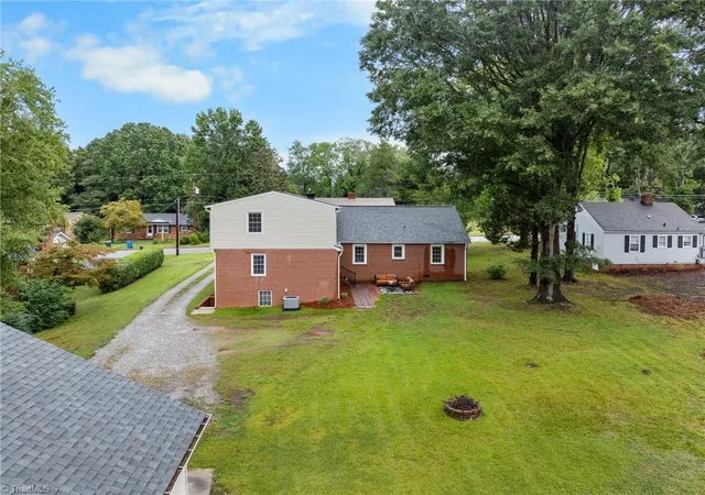 Photo 3 of Single family home for sale at 218 Center St, Kernersville, NC 27284 | MLS# 1236515 | Listing updated on 2026-10-07