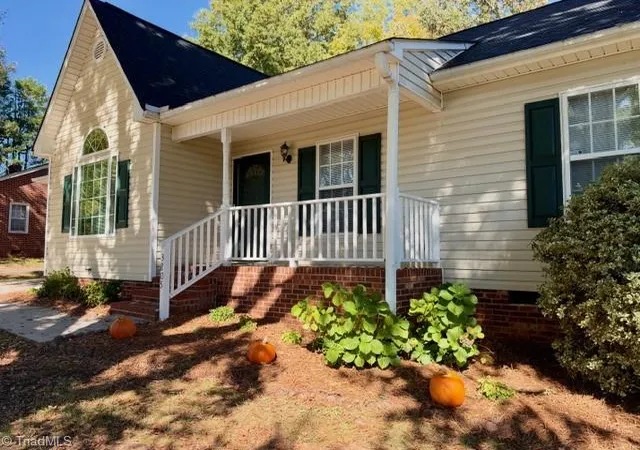 Photo 4 of Single family home for sale at 3805 Wayne Ave, Winston Salem, NC 27104 | MLS# 1239038 | Listing updated on 2026-10-26