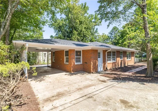 Photo 4 of Single family home for sale at 800 N Rotary Dr, High Point, NC 27262 | MLS# 1234391 | Listing updated on 2026-09-04