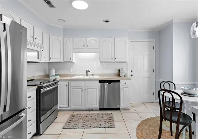 Photo 4 of Sale Pending at 113 Pebble Ridge Ln, Winston Salem, NC 27104 | MLS# 1234378 | Listing updated on 2026-09-12