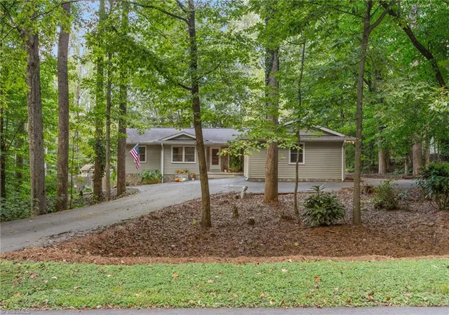Single family home for sale at 7206 Haw Ridge Rd, Summerfield, NC 27358 | MLS# 1237214