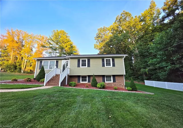 Photo 4 of Single family home for sale at 127 Miller St, Mount Airy, NC 27030 | MLS# 1235299 | Listing updated on 2026-09-21