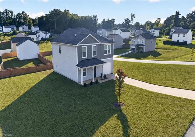 Photo 3 of Single family home for sale at 806 Fox Laurel Ct, Asheboro, NC 27203 | MLS# 1235429 | Listing updated on 2026-09-24