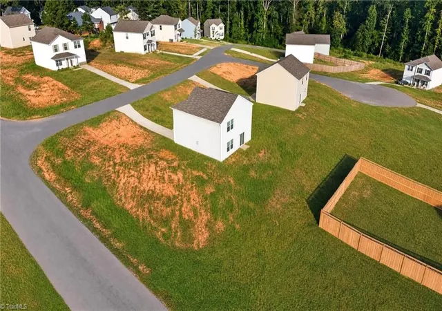 Photo 4 of Single family home for sale at 806 Fox Laurel Ct, Asheboro, NC 27203 | MLS# 1235429 | Listing updated on 2026-09-24