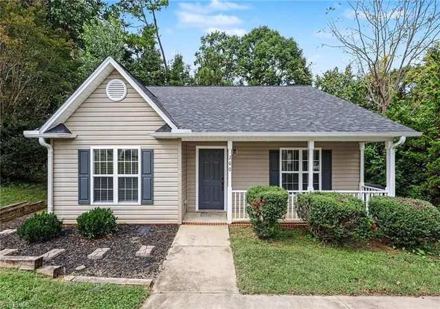 Photo 1 of Single family home for sale at 260 Cedar Ridge Cir, Winston Salem, NC 27127 | MLS# 1237992 | Listing updated on 2026-10-27