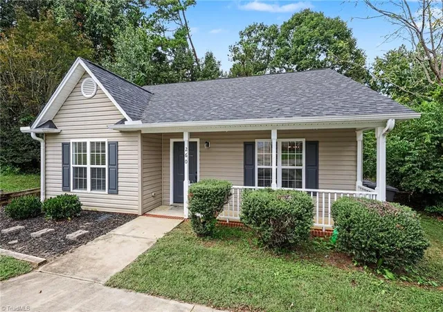 Photo 1 of Single family home for sale at 260 Cedar Ridge Cir, Winston Salem, NC 27127 | MLS# 1237992 | Listing updated on 2026-10-27