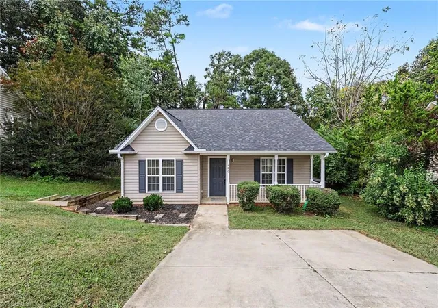 Photo 2 of Single family home for sale at 260 Cedar Ridge Cir, Winston Salem, NC 27127 | MLS# 1237992 | Listing updated on 2026-10-27