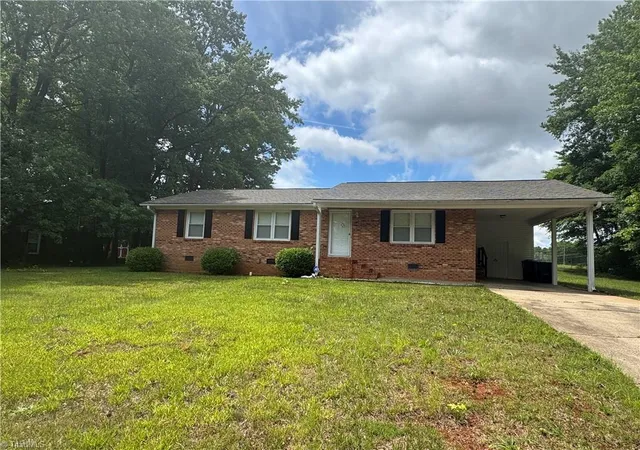 Photo 1 of Sale Pending at 106 Ellington Ave, Lexington, NC 27292 | MLS# 1239356 | Listing updated on 2026-10-28