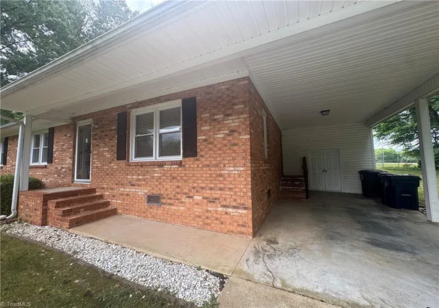 Photo 2 of Sale Pending at 106 Ellington Ave, Lexington, NC 27292 | MLS# 1239356 | Listing updated on 2026-10-28