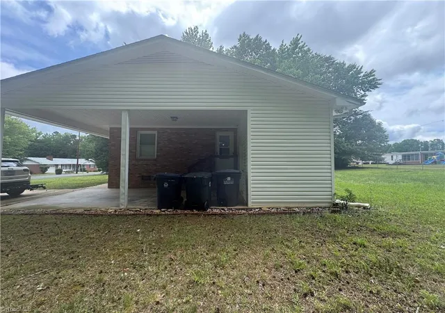 Photo 3 of Sale Pending at 106 Ellington Ave, Lexington, NC 27292 | MLS# 1239356 | Listing updated on 2026-10-28
