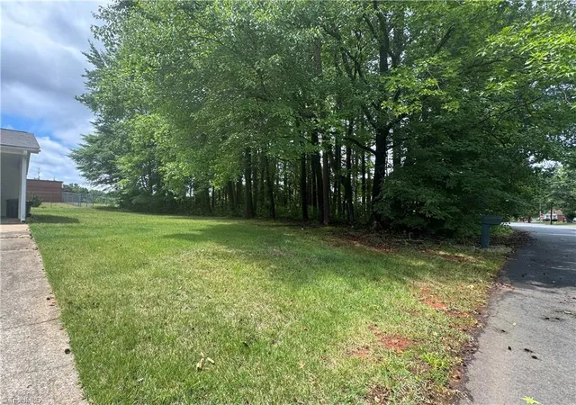 Photo 4 of Sale Pending at 106 Ellington Ave, Lexington, NC 27292 | MLS# 1239356 | Listing updated on 2026-10-28