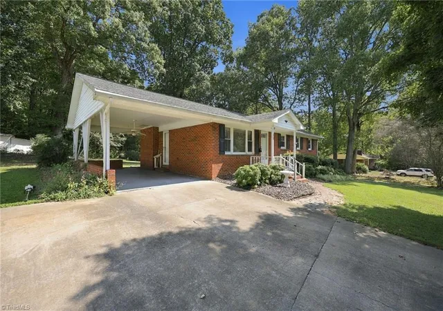 Photo 3 of Single family home for sale at 423 Bradley Rd, Winston Salem, NC 27107 | MLS# 1235859 | Listing updated on 2026-09-29