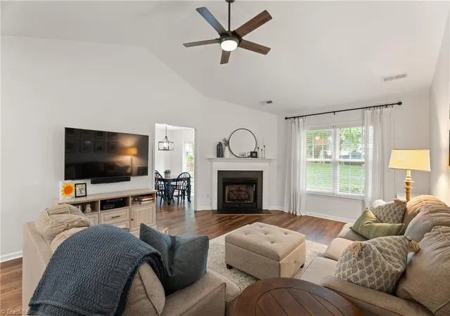 Photo 4 of Single family home for sale at 2446 Somerset Pl Dr, Winston Salem, NC 27103 | MLS# 1235084 | Listing updated on 2026-09-22