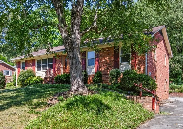 Photo 2 of Sale Pending at 2961 Northbridge Rd, Winston Salem, NC 27103 | MLS# 1235643 | Listing updated on 2026-10-28
