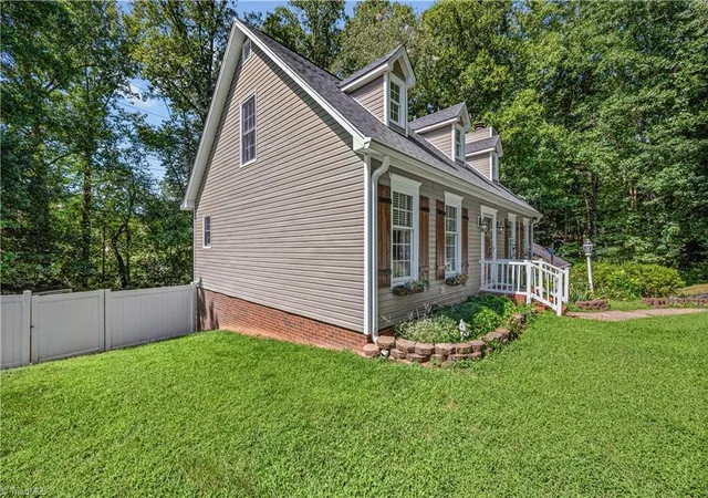Photo 4 of Single family home for sale at 7508 Meadowgreen Ct, Tobaccoville, NC 27050 | MLS# 1235045 | Listing updated on 2026-09-11