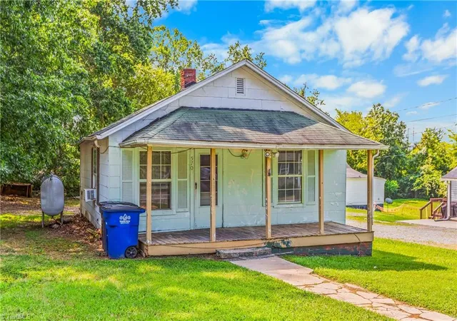 Photo 2 of Sale Pending at 570 Mission Rd, Winston Salem, NC 27103 | MLS# 1234262 | Listing updated on 2026-09-19