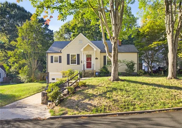 Photo 2 of Single family home for sale at 1120 Kenwood St, Winston Salem, NC 27103 | MLS# 1239919 | Listing updated on 2026-10-23