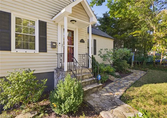 Photo 4 of Single family home for sale at 1120 Kenwood St, Winston Salem, NC 27103 | MLS# 1239919 | Listing updated on 2026-10-23