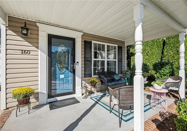 Photo 2 of Single family home for sale at 160 Rockbridge Ct, Kernersville, NC 27284 | MLS# 1237192 | Listing updated on 2026-10-18