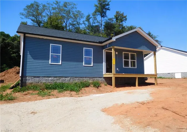 Photo 2 of Single family home for sale at 415 N Scientific St, High Point, NC 27260 | MLS# 1236028 | Listing updated on 2026-10-06