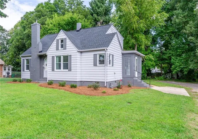 Photo 2 of Sale Pending at 213 E Moore Ave, High Point, NC 27263 | MLS# 1234858 | Listing updated on 2026-10-04