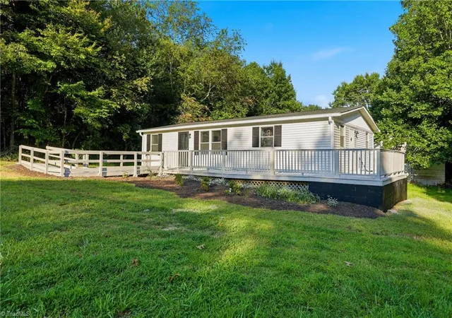 Photo 3 of Sale Pending at 3428 Elledge Ml Rd, North Wilkesboro, NC 28659 | MLS# 1235300 | Listing updated on 2026-09-29
