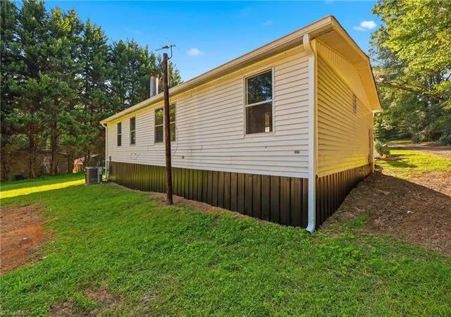 Photo 4 of Sale Pending at 3428 Elledge Ml Rd, North Wilkesboro, NC 28659 | MLS# 1235300 | Listing updated on 2026-09-29