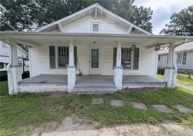Photo 1 of Sale Pending at 209 Moore St, Thomasville, NC 27360 | MLS# 1234865 | Listing updated on 2026-09-10