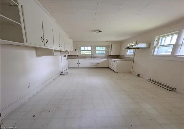 Photo 3 of Sale Pending at 209 Moore St, Thomasville, NC 27360 | MLS# 1234865 | Listing updated on 2026-09-10