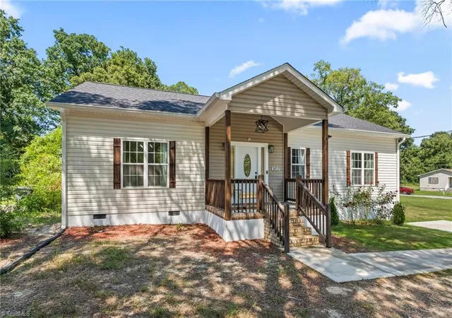 Photo 2 of Single family home for sale at 920 Fairway Ave, Thomasville, NC 27360 | MLS# 1234163 | Listing updated on 2026-09-03