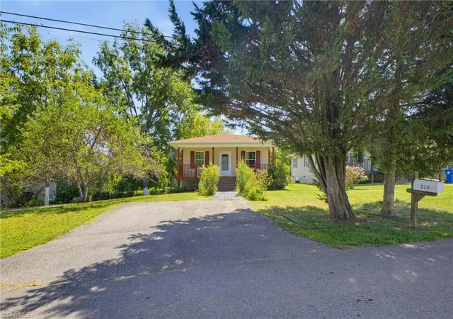 Photo 2 of Single family home for sale at 219 Oakview Rd, Asheville, NC 28806 | MLS# 1233686 | Listing updated on 2026-09-03