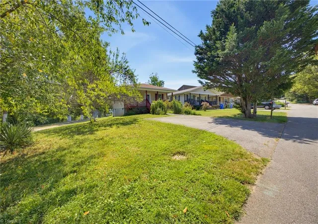 Photo 3 of Single family home for sale at 219 Oakview Rd, Asheville, NC 28806 | MLS# 1233686 | Listing updated on 2026-09-03