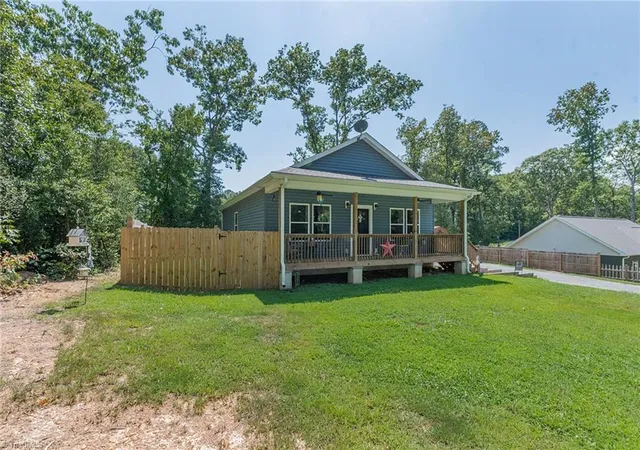 Photo 2 of Single family home for sale at 196 8th Avenue, New London, NC 28127 | MLS# 1235142 | Listing updated on 2026-09-10