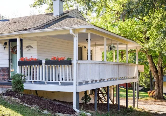 Photo 4 of Single family home for sale at 176 Oaklawn Rd, Winston Salem, NC 27107 | MLS# 1238351 | Listing updated on 2026-10-30