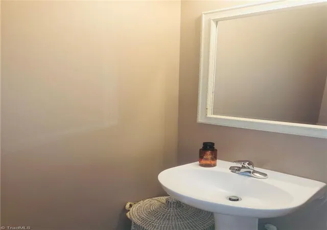Photo 3 of Single family home for sale at 1708 Fern Hl Dr, Greensboro, NC 27405 | MLS# 1235930 | Listing updated on 2026-09-20