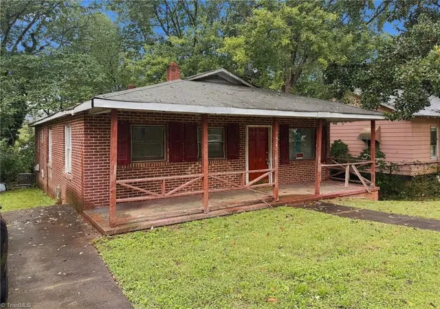 Photo 1 of Single family home for sale at 1421 Fitch St, Winston Salem, NC 27107 | MLS# 1236981 | Listing updated on 2026-09-25