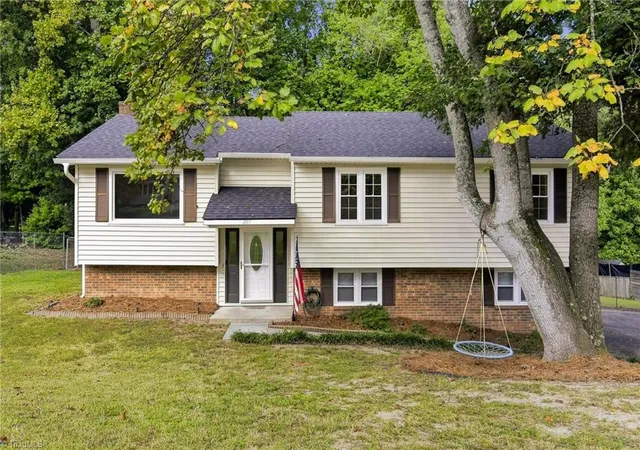Photo 1 of Single family home for sale at 207 Tamworth Dr, Clemmons, NC 27012 | MLS# 1234767 | Listing updated on 2026-09-13
