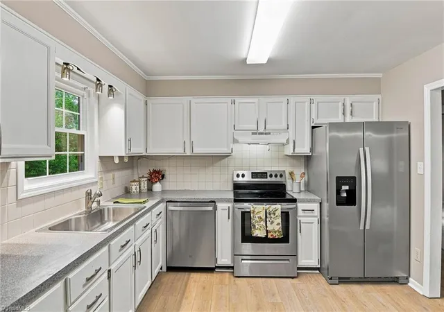Photo 3 of Single family home for sale at 207 Tamworth Dr, Clemmons, NC 27012 | MLS# 1234767 | Listing updated on 2026-09-13