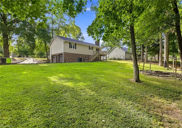 Photo 3 of Single family home for sale at 207 Tamworth Dr, Clemmons, NC 27012 | MLS# 1234767 | Listing updated on 2026-09-13