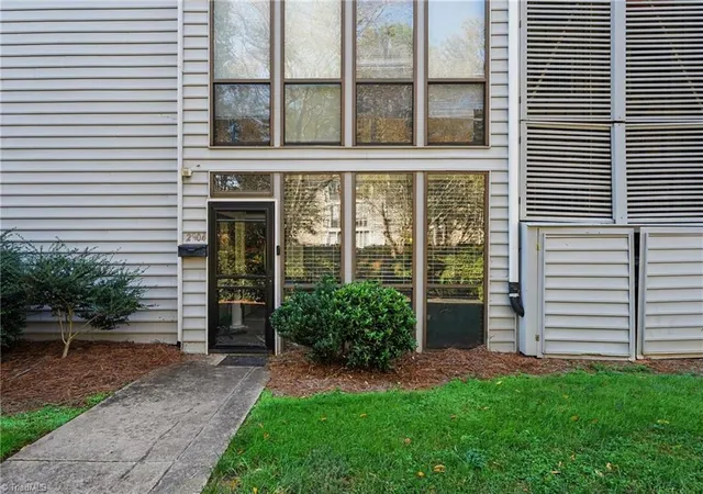 Photo 2 of Single family home for sale at 2904 Ramsgate Ct, Winston Salem, NC 27106 | MLS# 1238264 | Listing updated on 2026-10-15