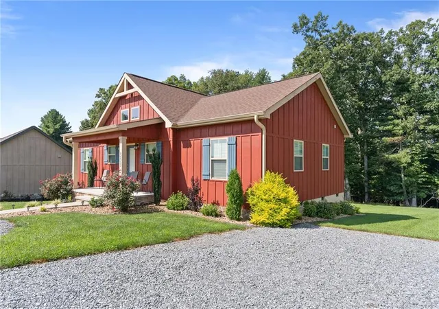 Photo 4 of Single family home for sale at 353 Turtle Ridge Rd, Sparta, NC 28675 | MLS# 1235694 | Listing updated on 2026-09-15