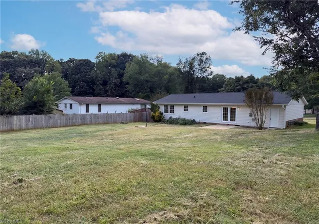 Photo 4 of Single family home for sale at 3221 Meadow Ln, Winston Salem, NC 27107 | MLS# 1234685 | Listing updated on 2026-09-21