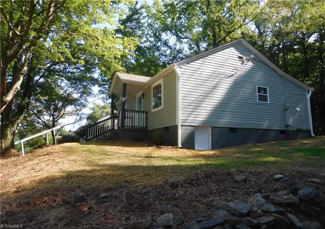 Photo 2 of Single family home for sale at 144 Edgewood Cir, Winston Salem, NC 27127 | MLS# 1234053 | Listing updated on 2026-09-15