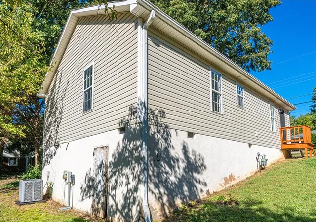 Photo 4 of Single family home for sale at 2822 Lomond St, Winston Salem, NC 27127 | MLS# 1238864 | Listing updated on 2026-10-13