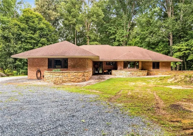 Photo 1 of Single family home for sale at 381 Hunters Point, Lexington, NC 27295 | MLS# 1233551 | Listing updated on 2026-09-15