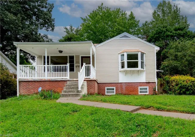 Photo 1 of Single family home for sale at 1511 Sharon Rd, Winston Salem, NC 27103 | MLS# 1234284 | Listing updated on 2026-10-07