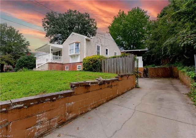 Photo 2 of Single family home for sale at 1511 Sharon Rd, Winston Salem, NC 27103 | MLS# 1234284 | Listing updated on 2026-10-07