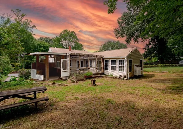 Photo 3 of Single family home for sale at 1511 Sharon Rd, Winston Salem, NC 27103 | MLS# 1234284 | Listing updated on 2026-10-07