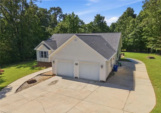 Photo 3 of Single family home for sale at 102 Silver Fox Ln, Randleman, NC 27317 | MLS# 1234064 | Listing updated on 2026-09-16